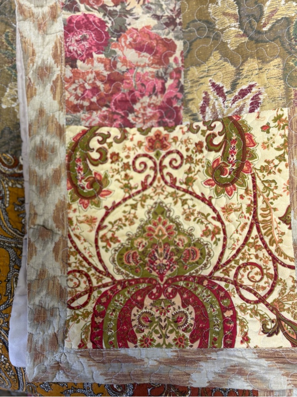 Patchwork Floral Cotton Quilt Classic Patchwork 2 shams and quilt - Picture 15 of 16